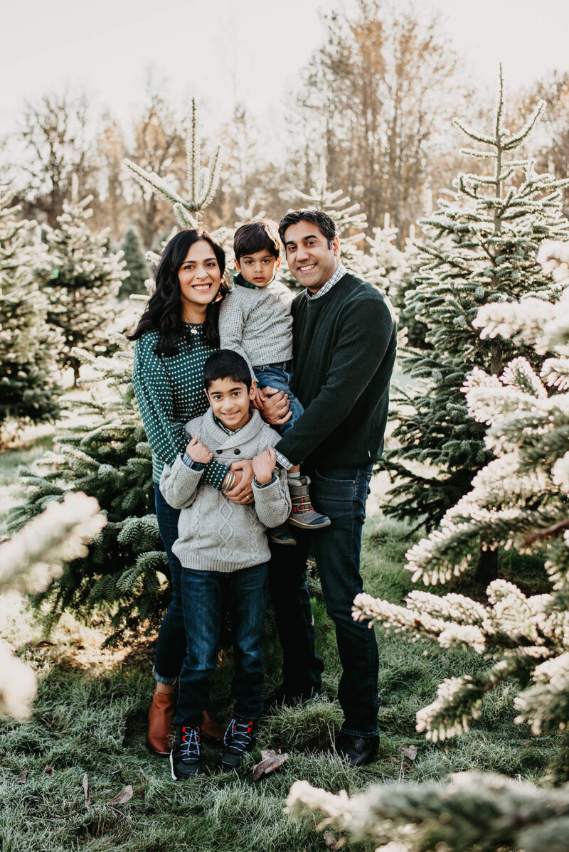 35 Christmas Photo Shoot Ideas to Try During Holidays