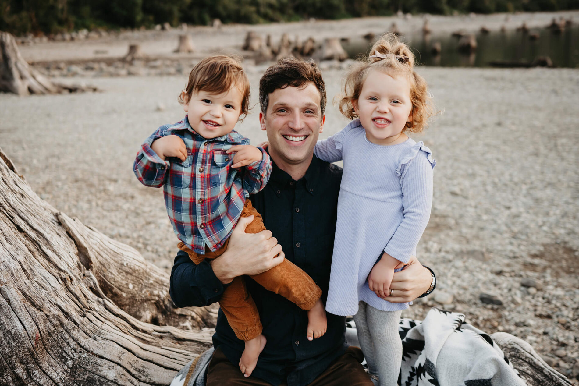 Family portrait of dad with two kids in Seattle area
