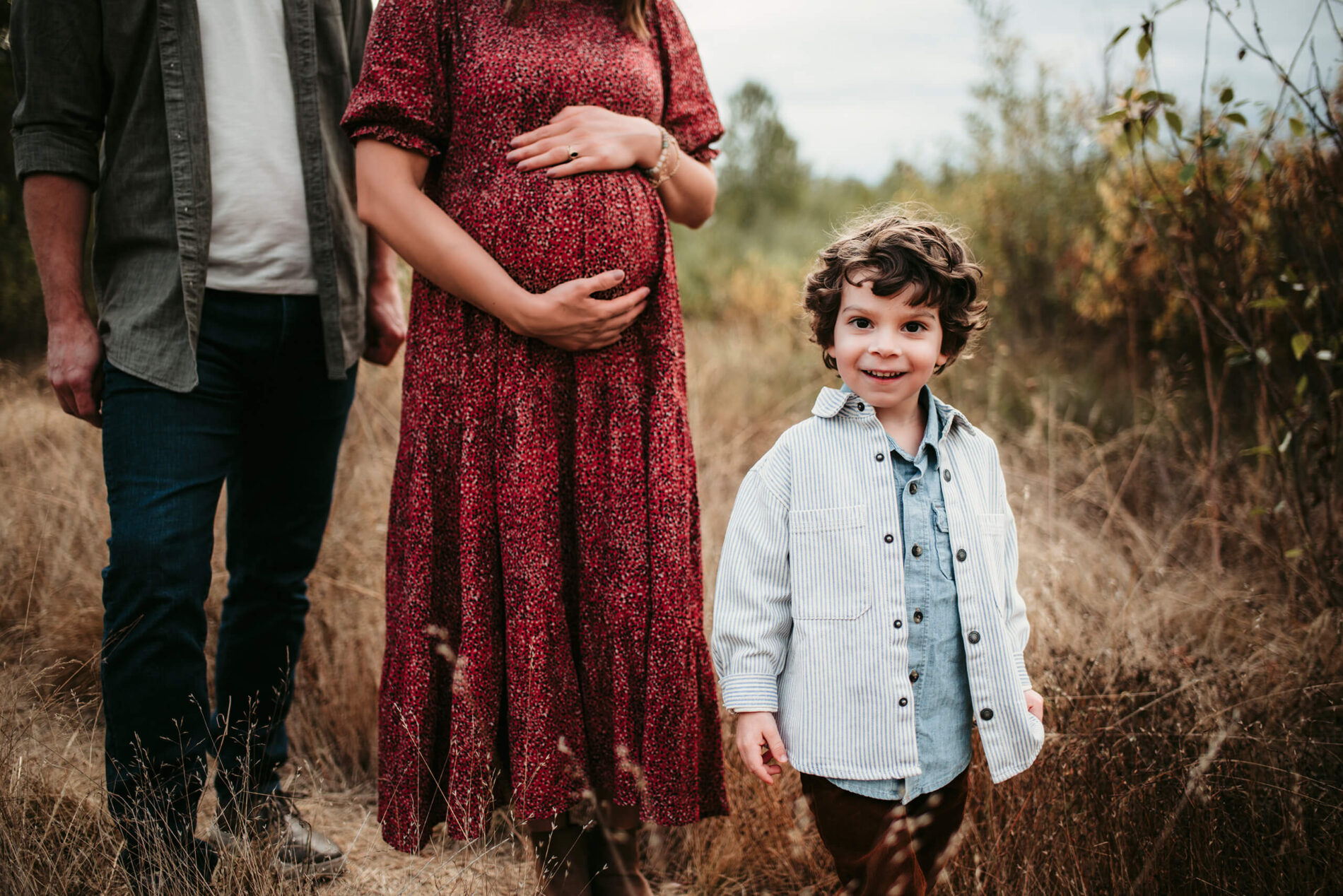 Pregnancy photos with a sibling in the Seattle area