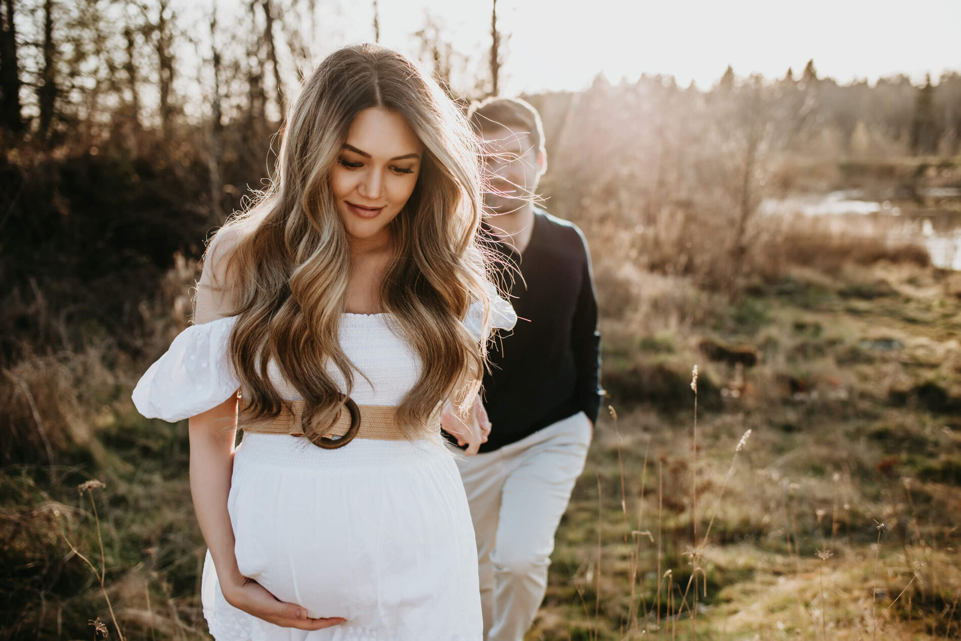 Couples maternity photoshoot in the Seattle area during spring