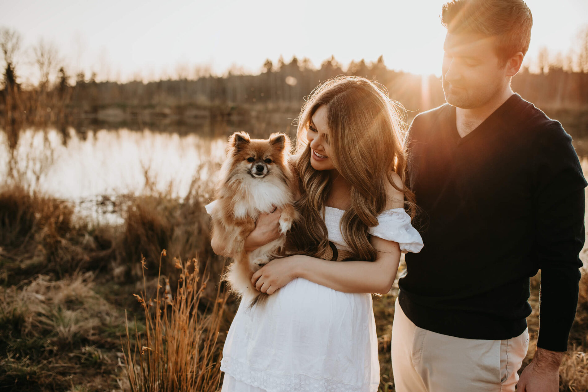 Couples pregnancy photo idea with a pet