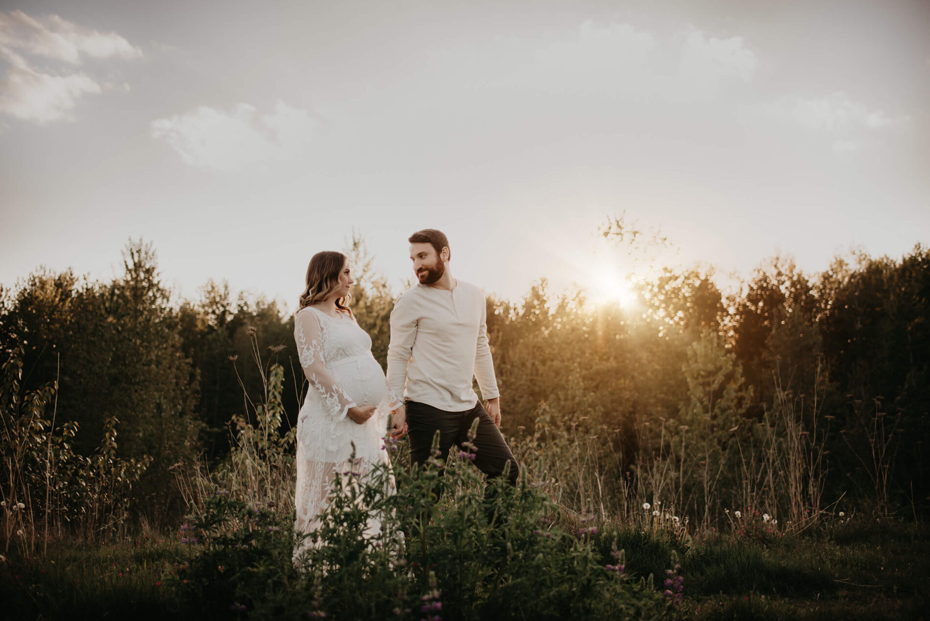 Outside couple maternity photoshoot in the Seattle area
