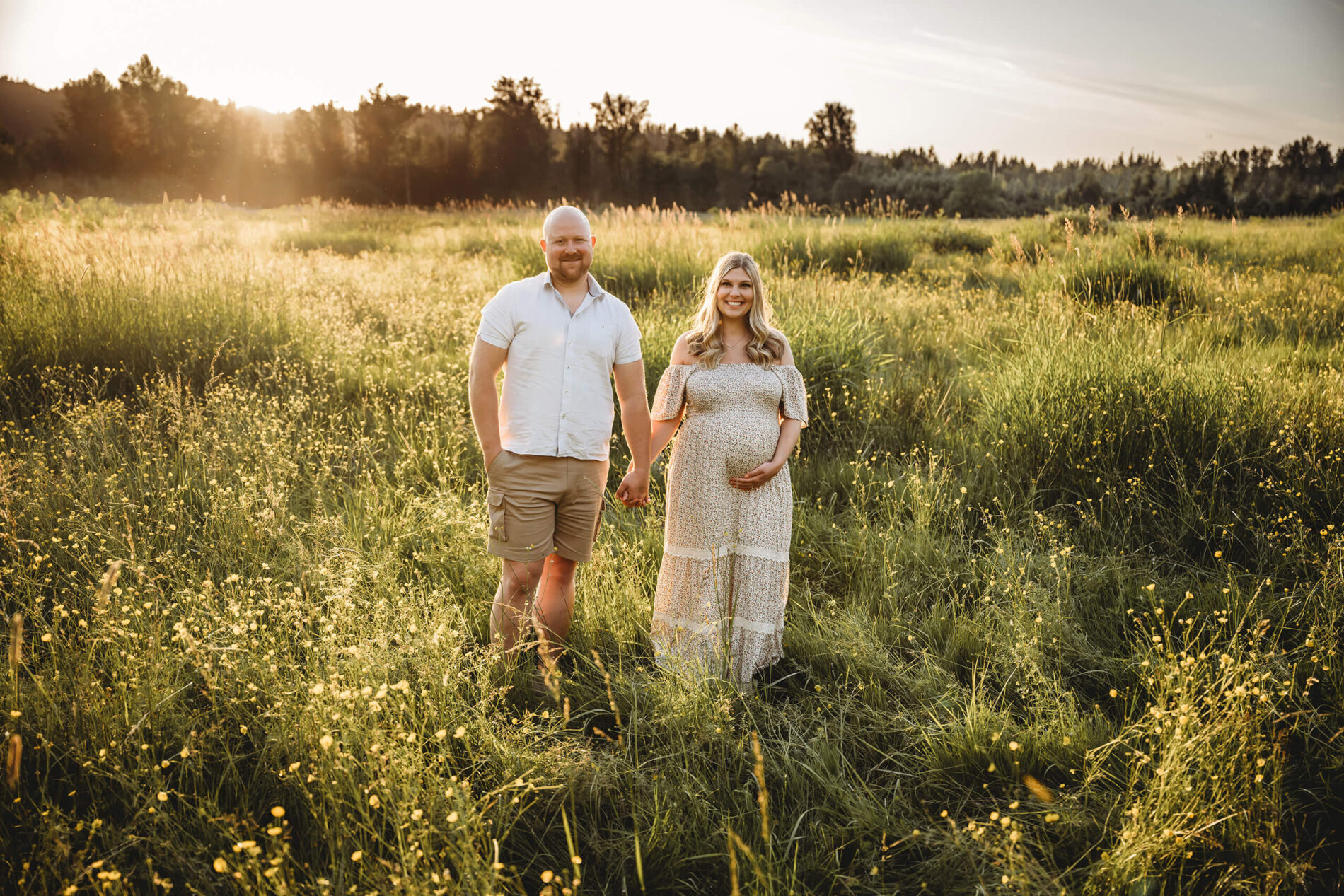 Summer maternity photo in field in the Seattle area