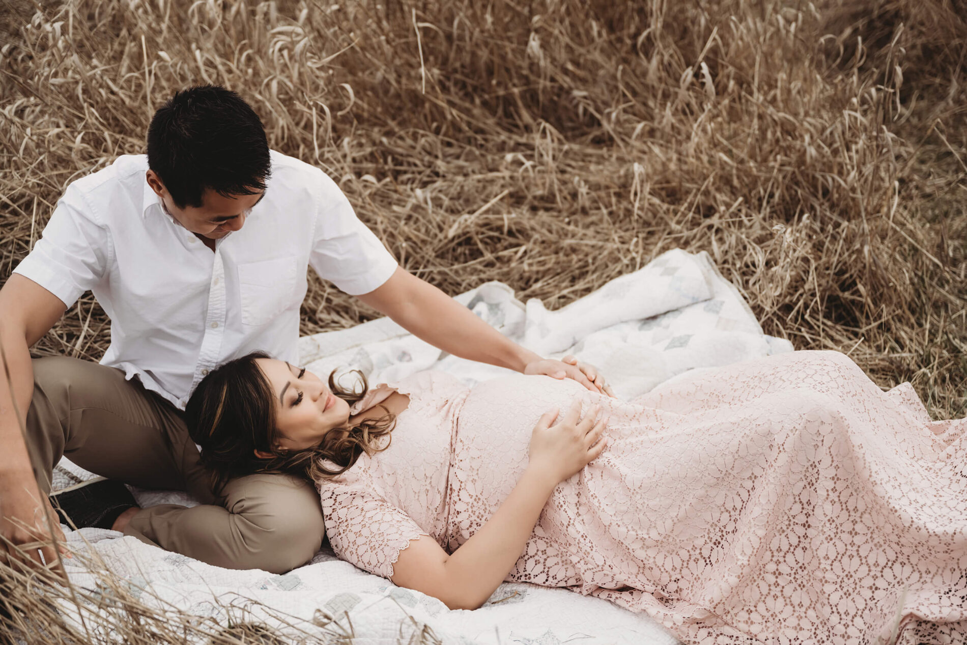 Couples pregnancy photography in the Seattle area during winter