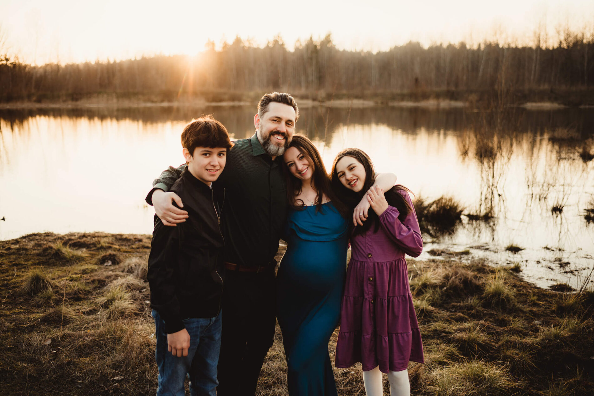 Maternity photo ideas with older siblings