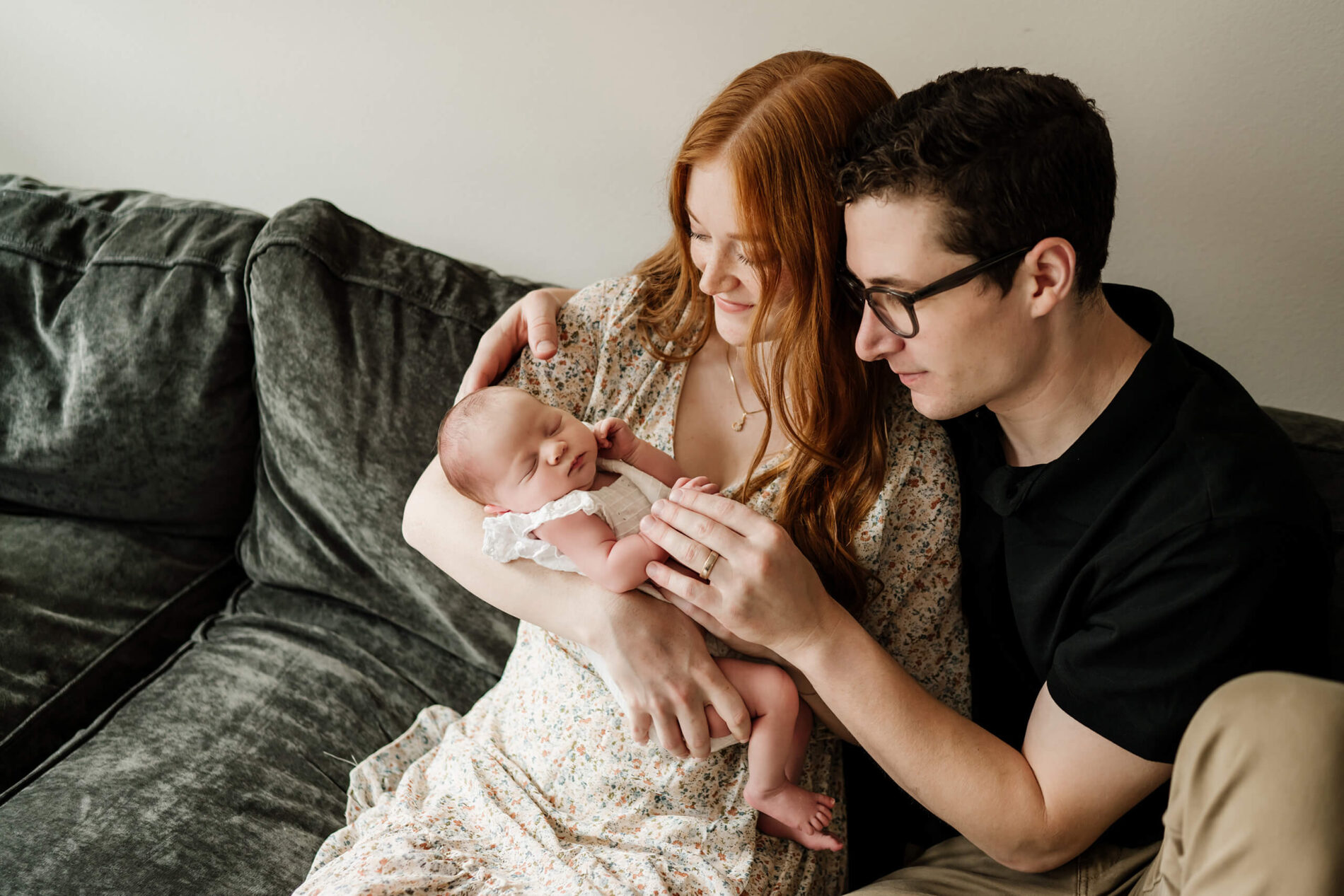 Ideas for the best outfits for newborn photos at home