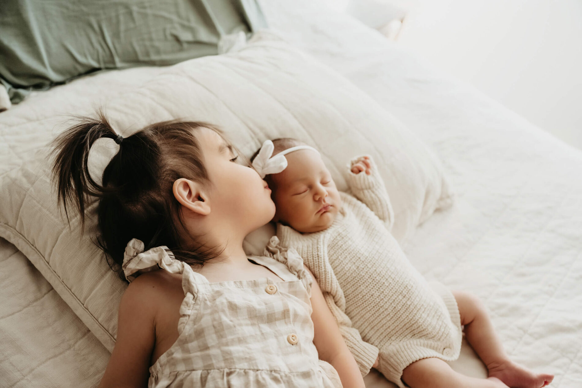 Family newborn photos with big sister