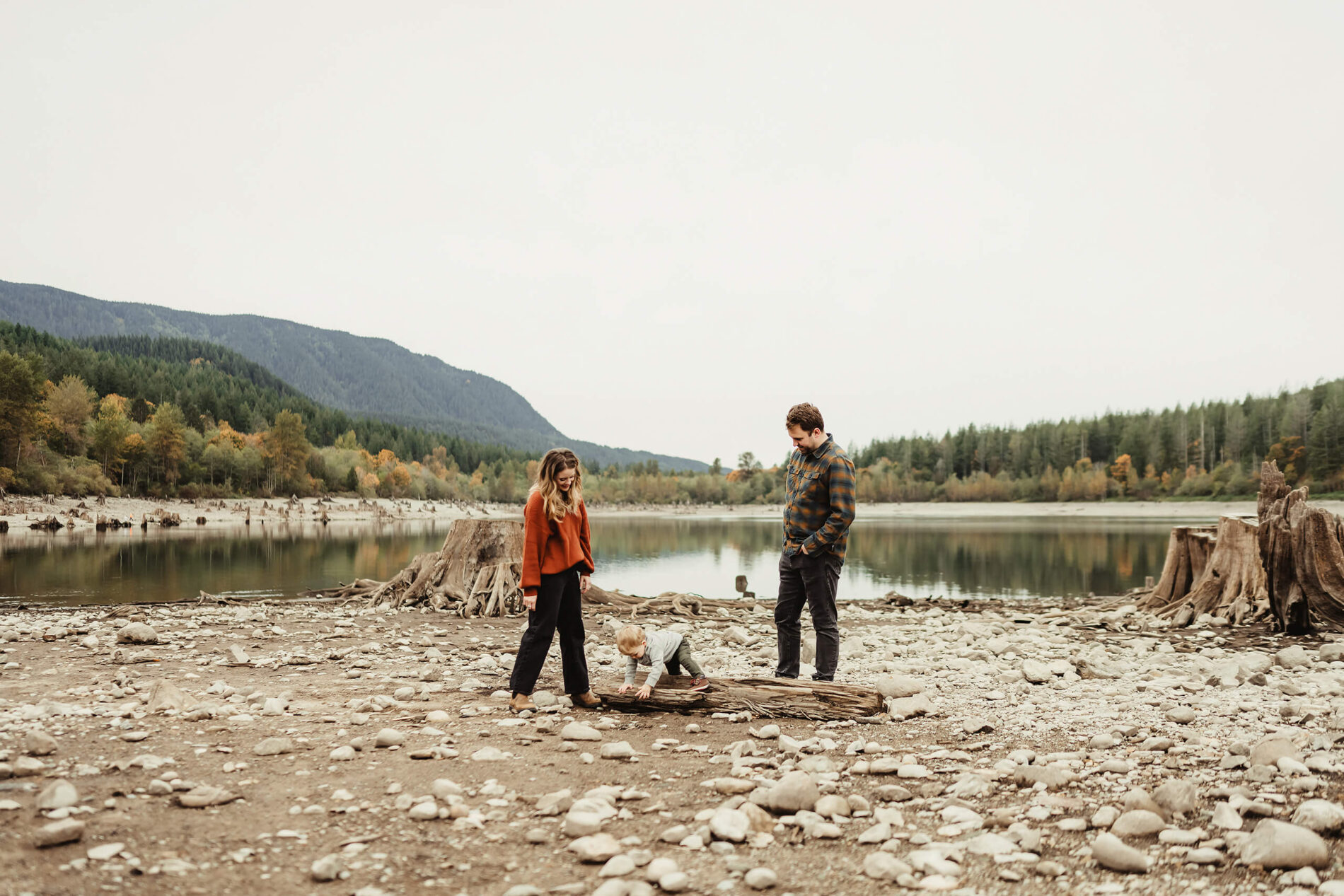 A family photo shoot in the Cascade mountains