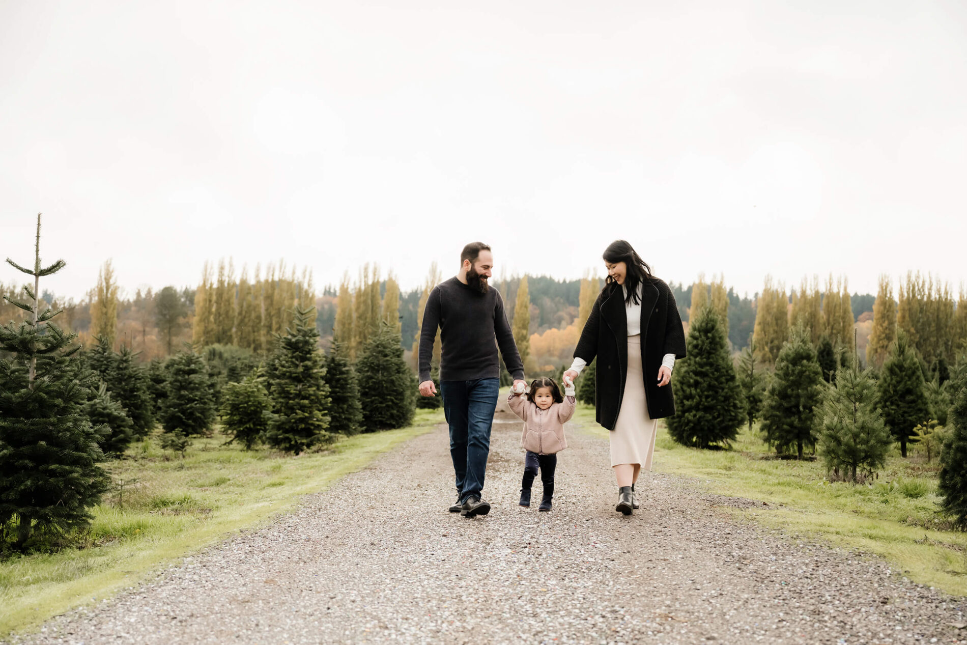 Outdoor Christmas mini session idea on a tree farm