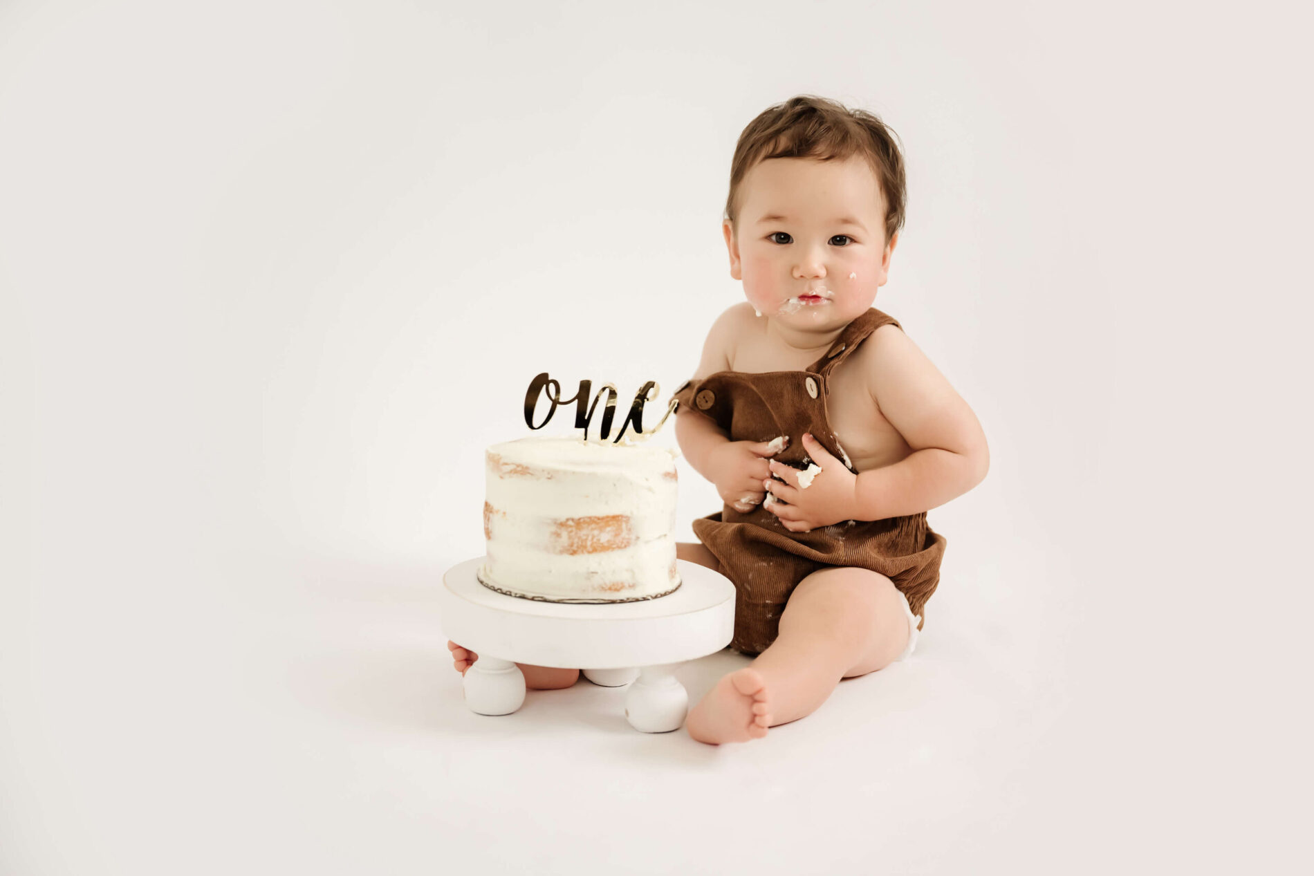 Seattle cake smash photo shoot for a boy