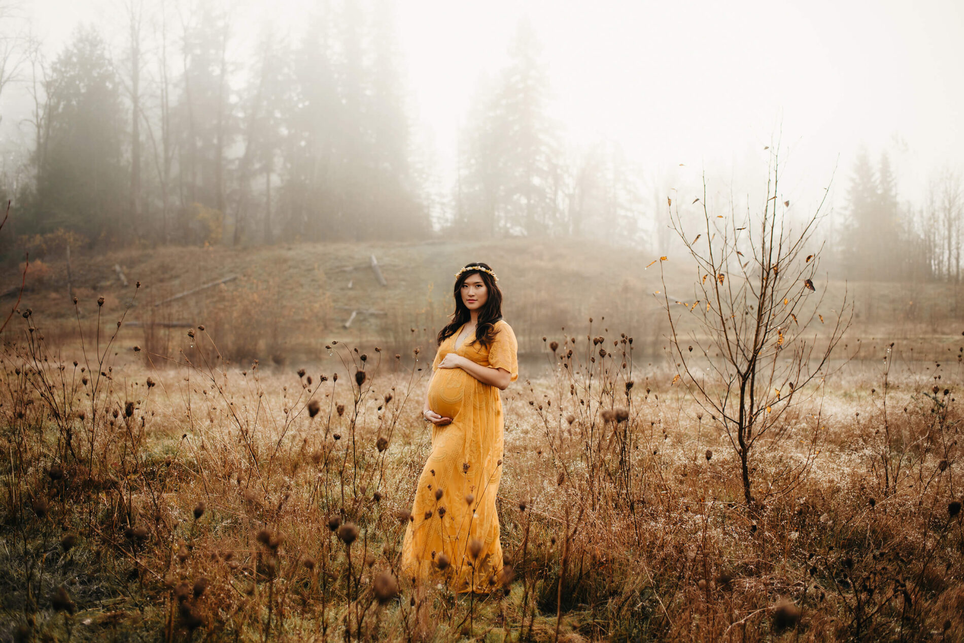 Winter maternity photo shoot during a foggy day