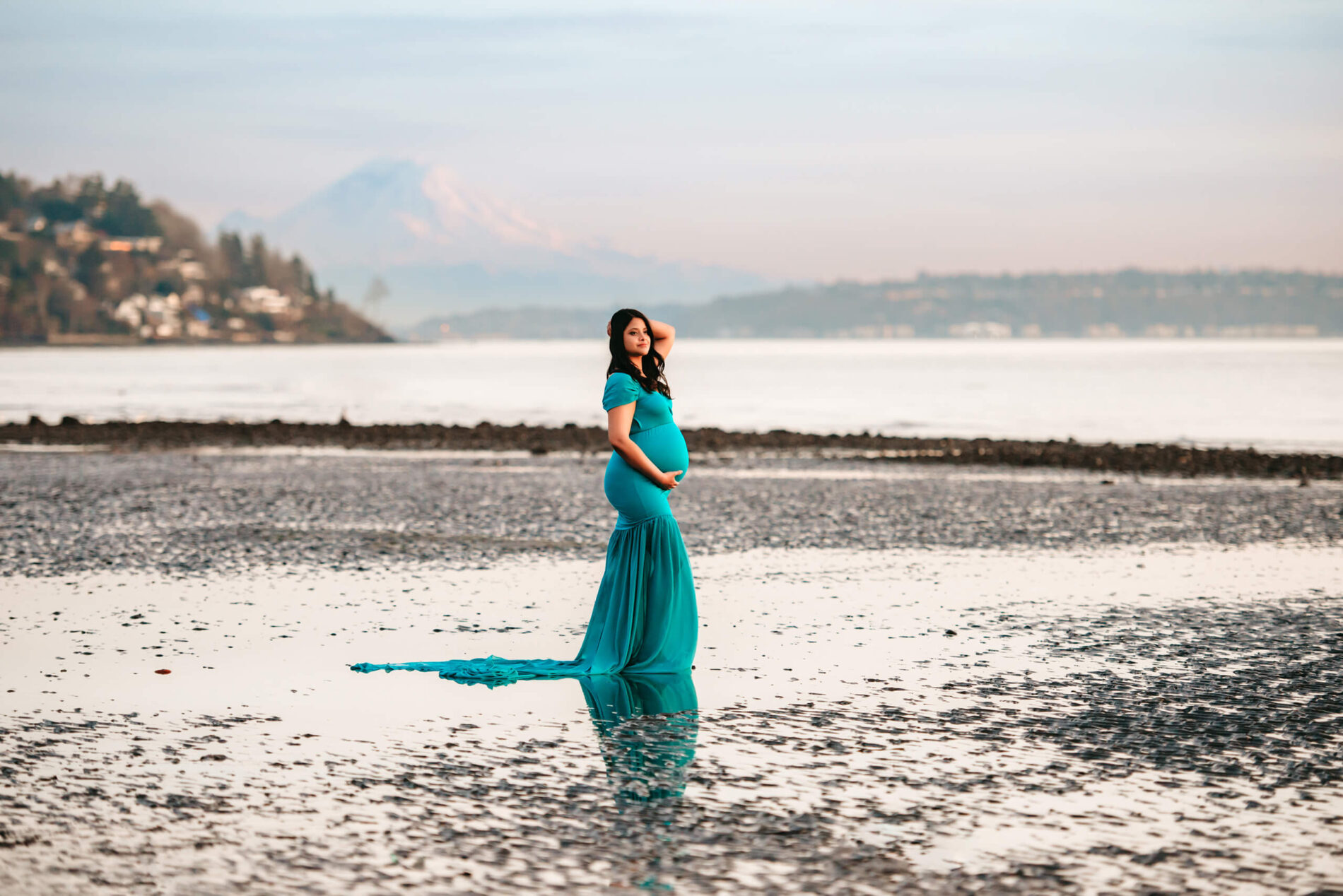 Posing idea of a young woman during an outdoor winter maternity photo shoot