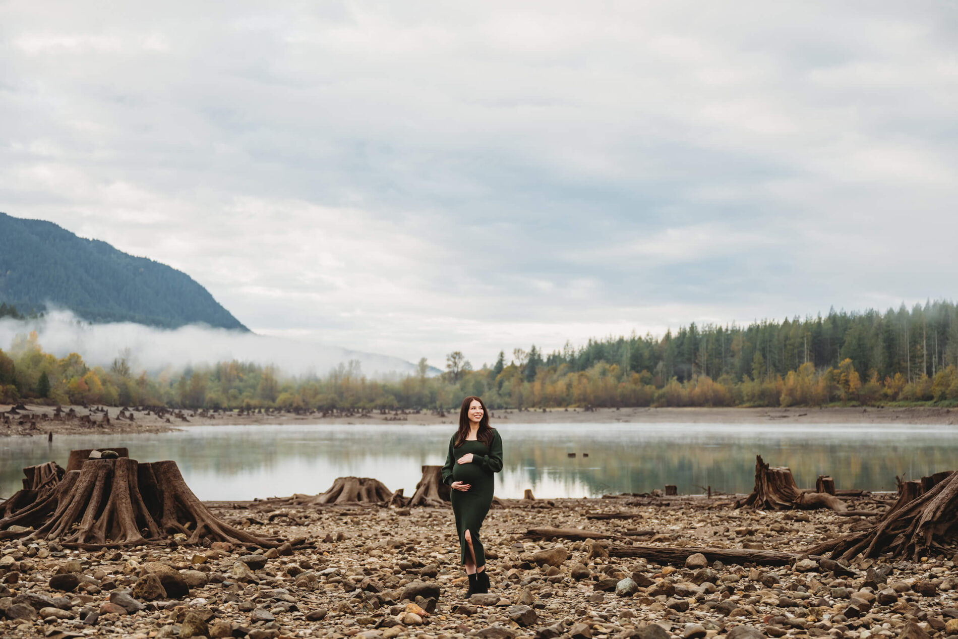 Maternity shoot in the Seattle area with mountains in the background