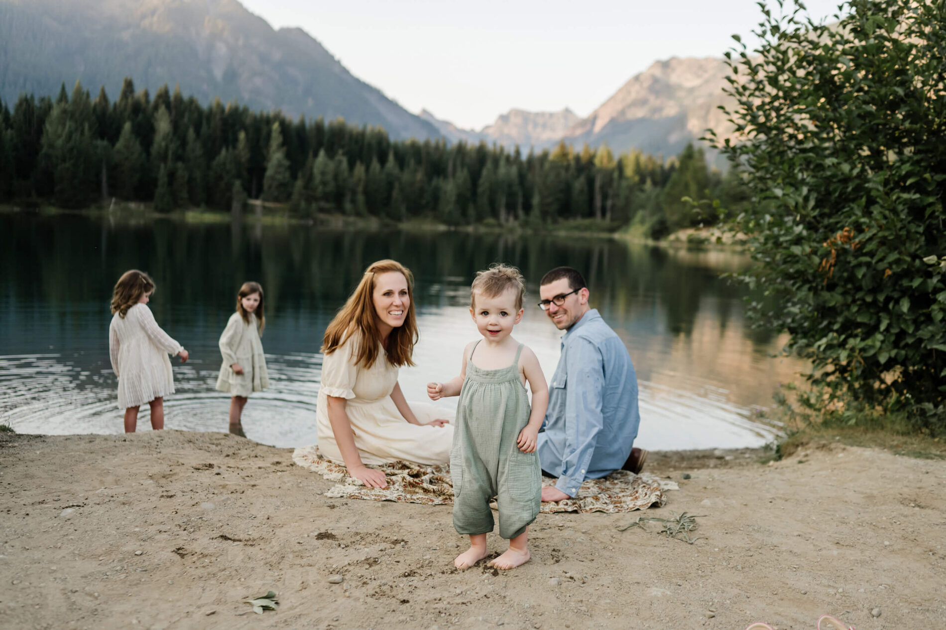 Seattle family photo shoot, Cascades in the background