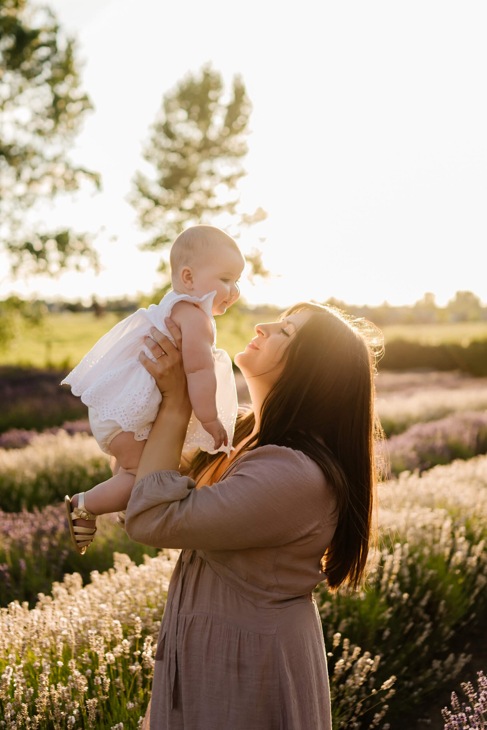 Relaxed and natural family photo session on a lavender farm in Seattle