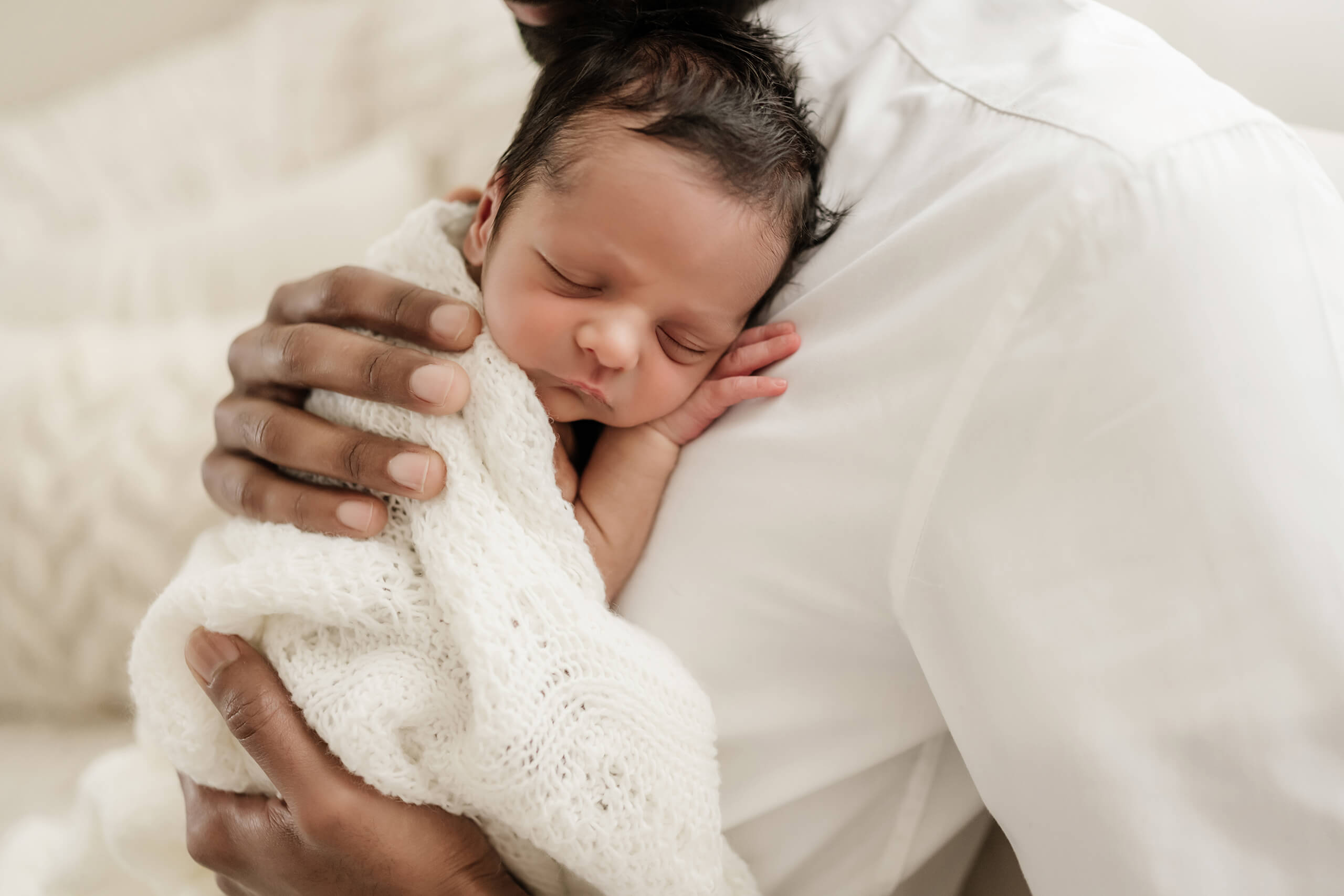 Timeless and natural newborn photoshoot near Redmond WA