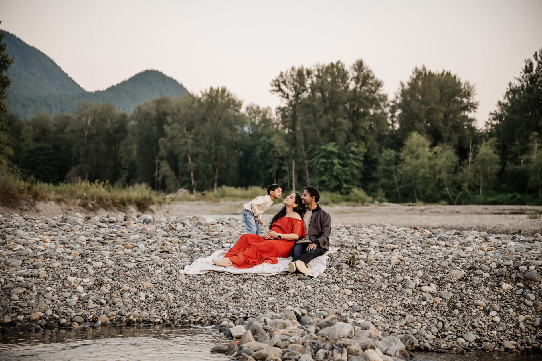 Family pregnancy photoshoot near Bellevue WA