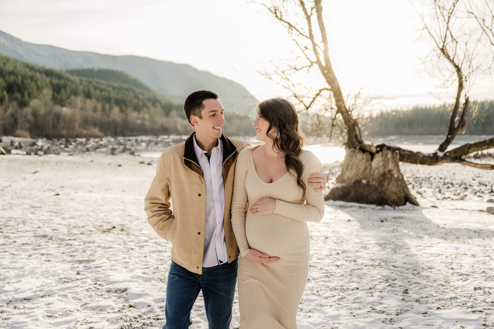 Idea for winter maternity photo near Bellevue WA