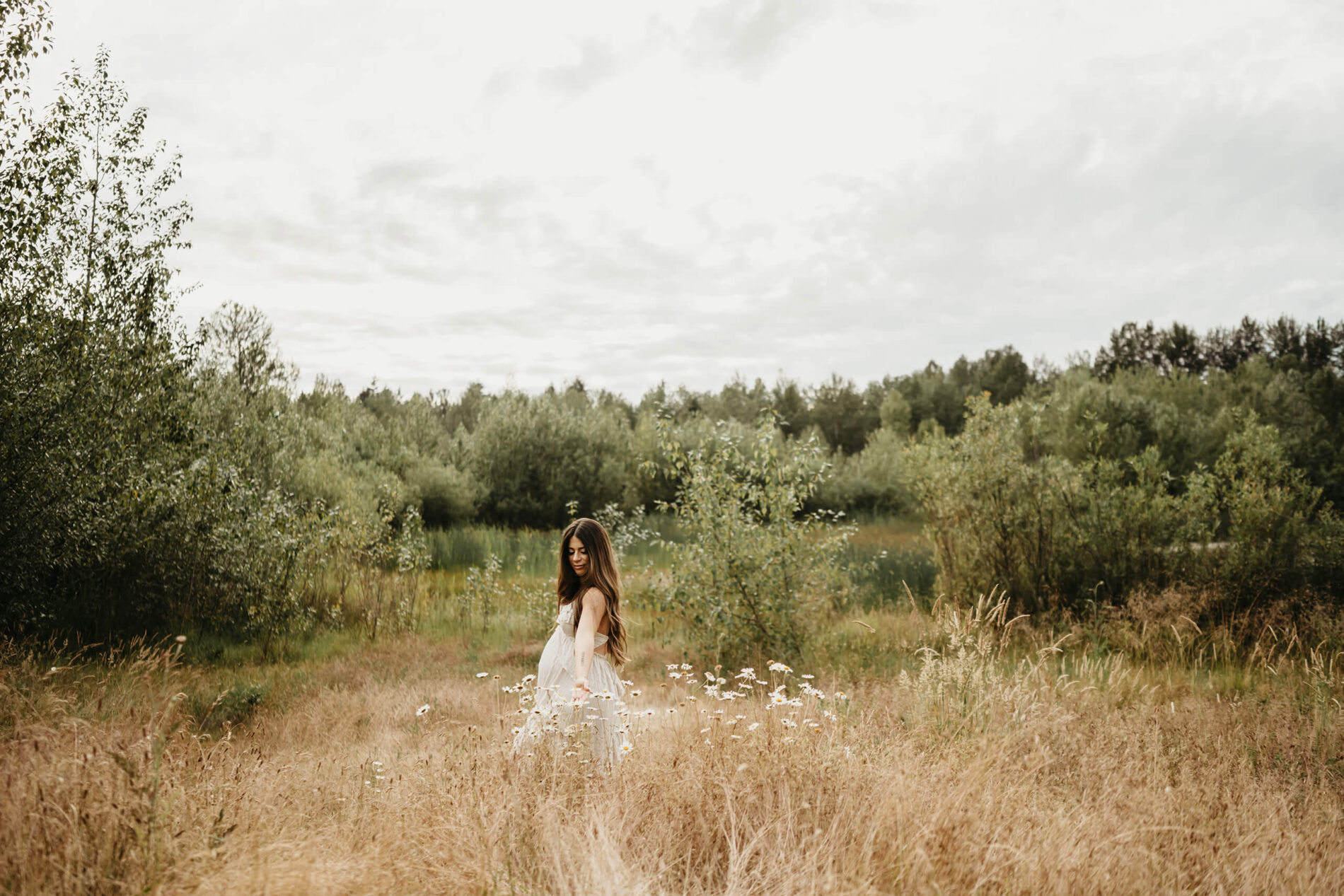 Posing idea during a maternity photoshoot in Redmond WA