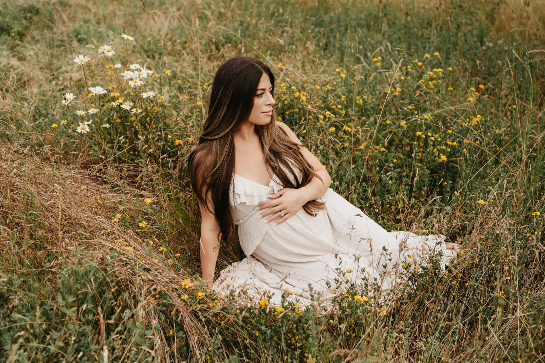 Timeless maternity photography in Redmond WA