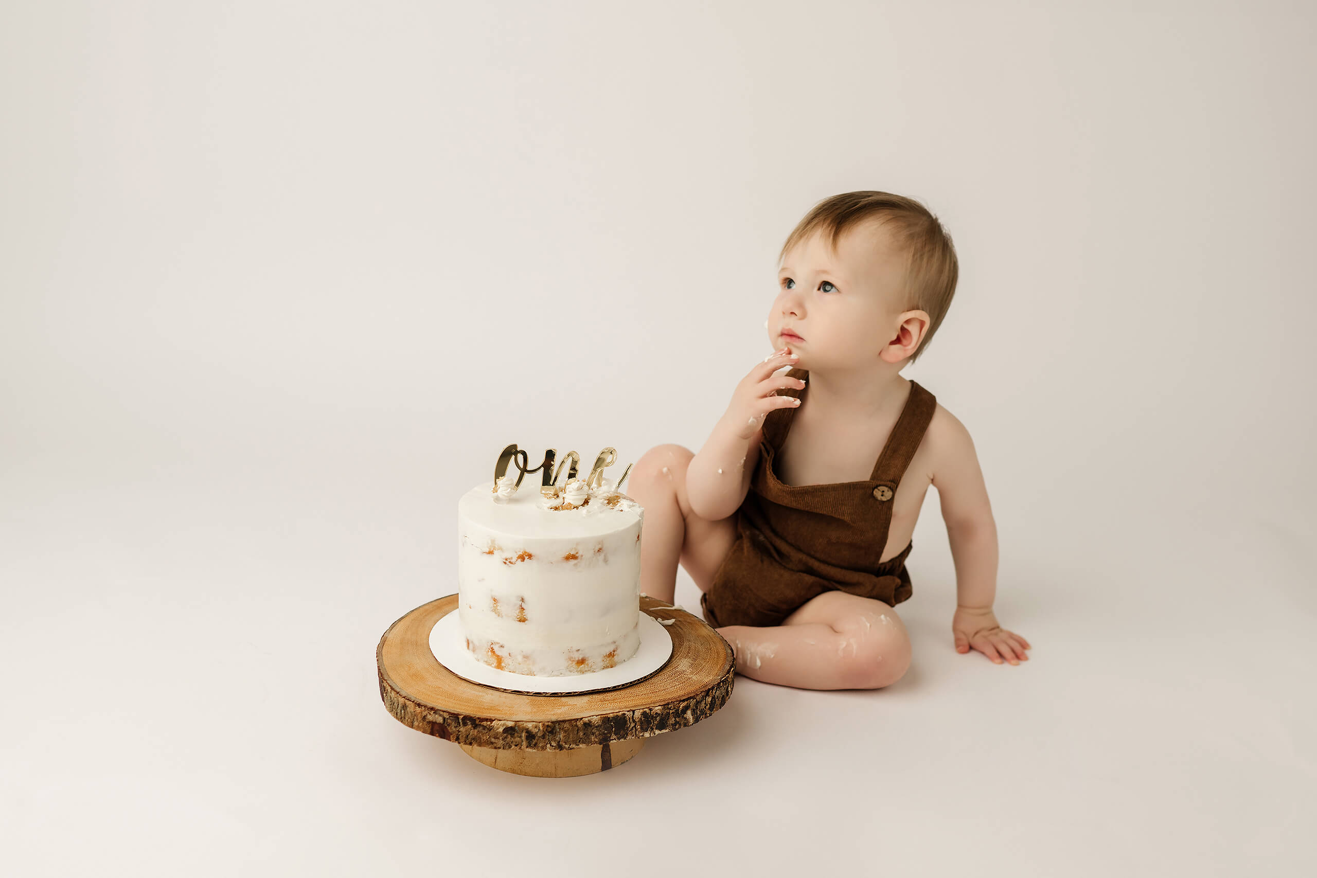 Cake smash photoshoot in Bellevue WA for a boy