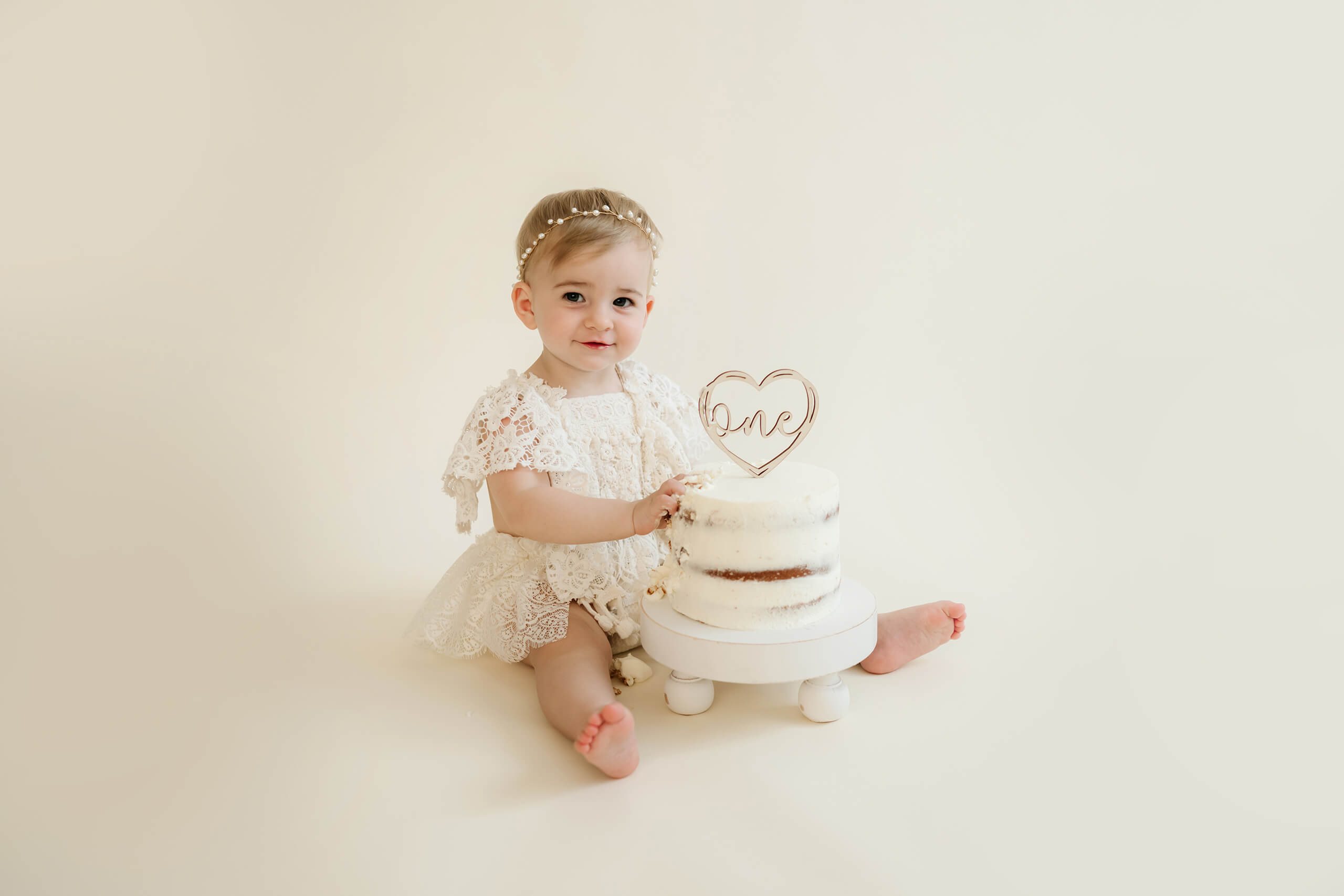 Bellevue WA cake smash photoshoot
