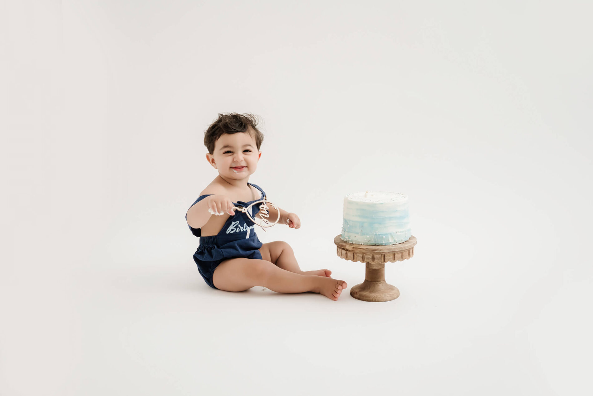 1st birthday cake smash photoshoot in a studio near Bellevue