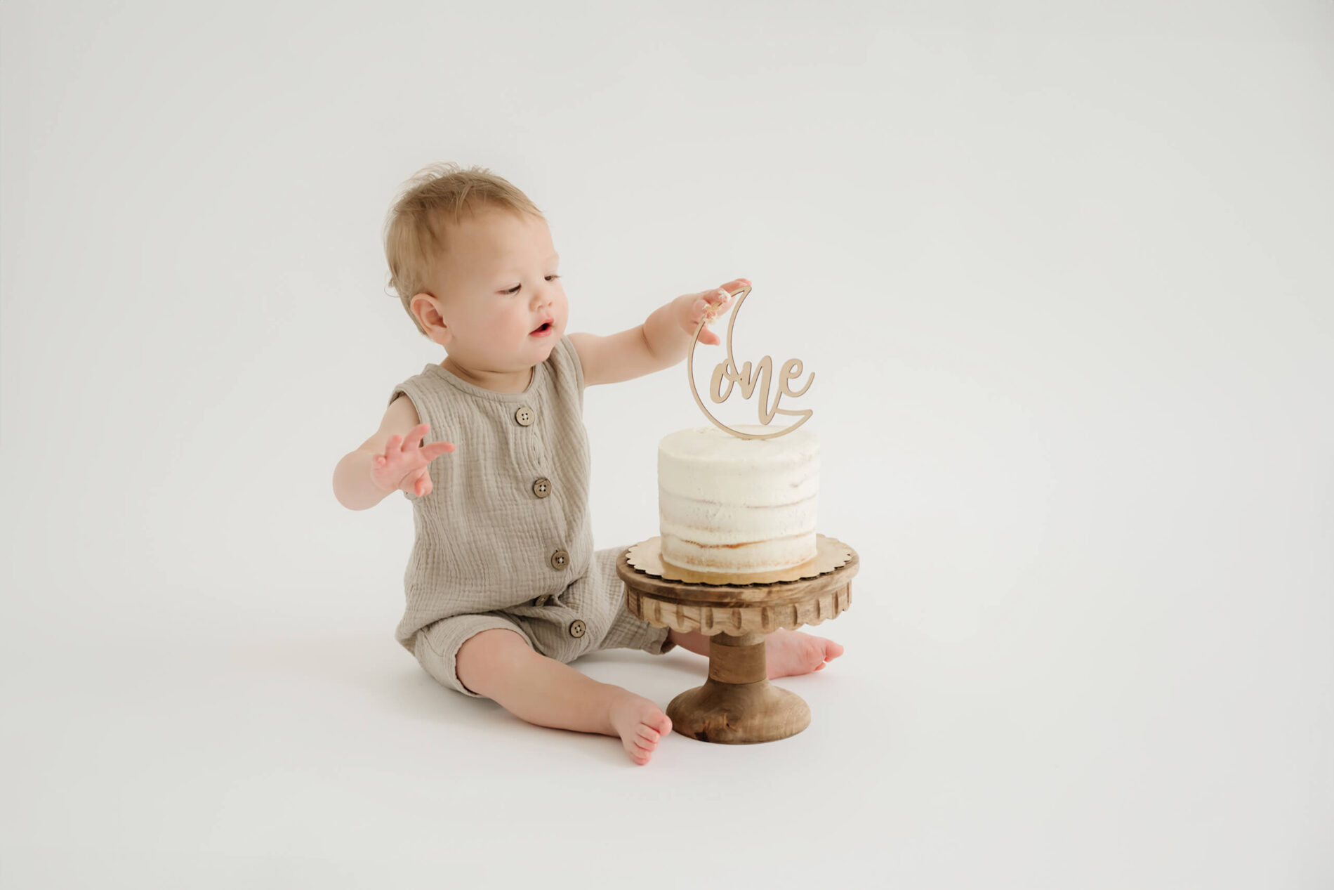 1st birthday cake smash photoshoot in a studio near Bellevue WA