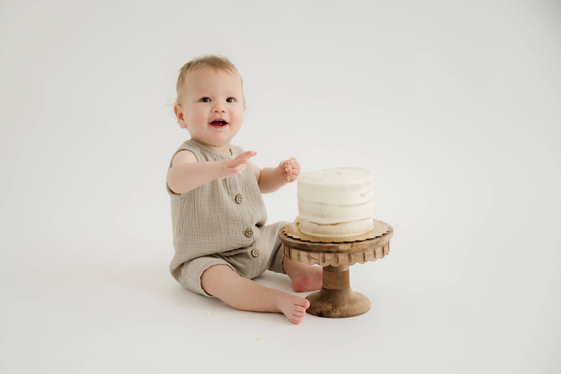 1st birthday cake smash photoshoot for a boy