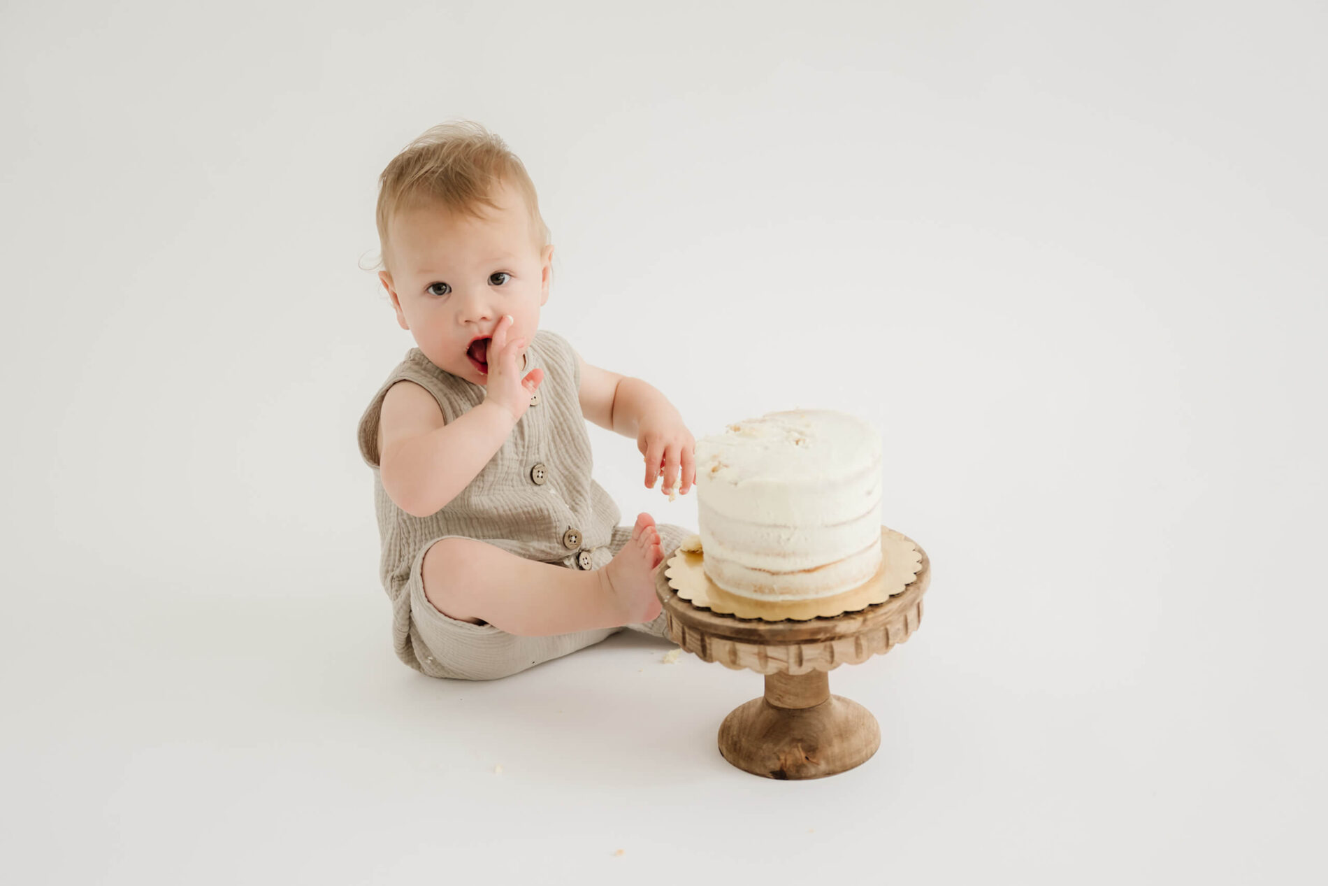 Fun studio 1st birthday cake smash photoshoot