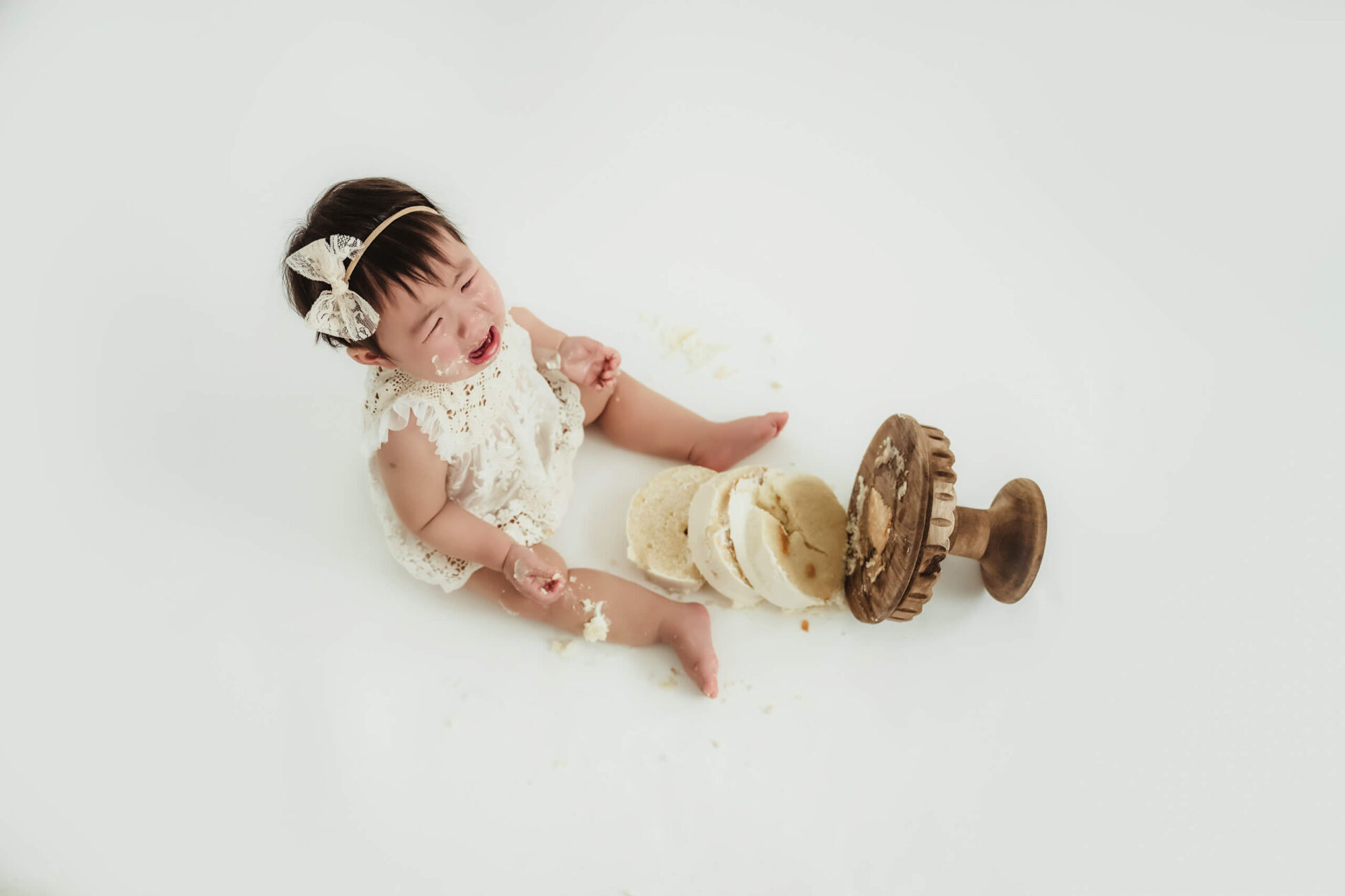 A cute moment during cake smash photo session
