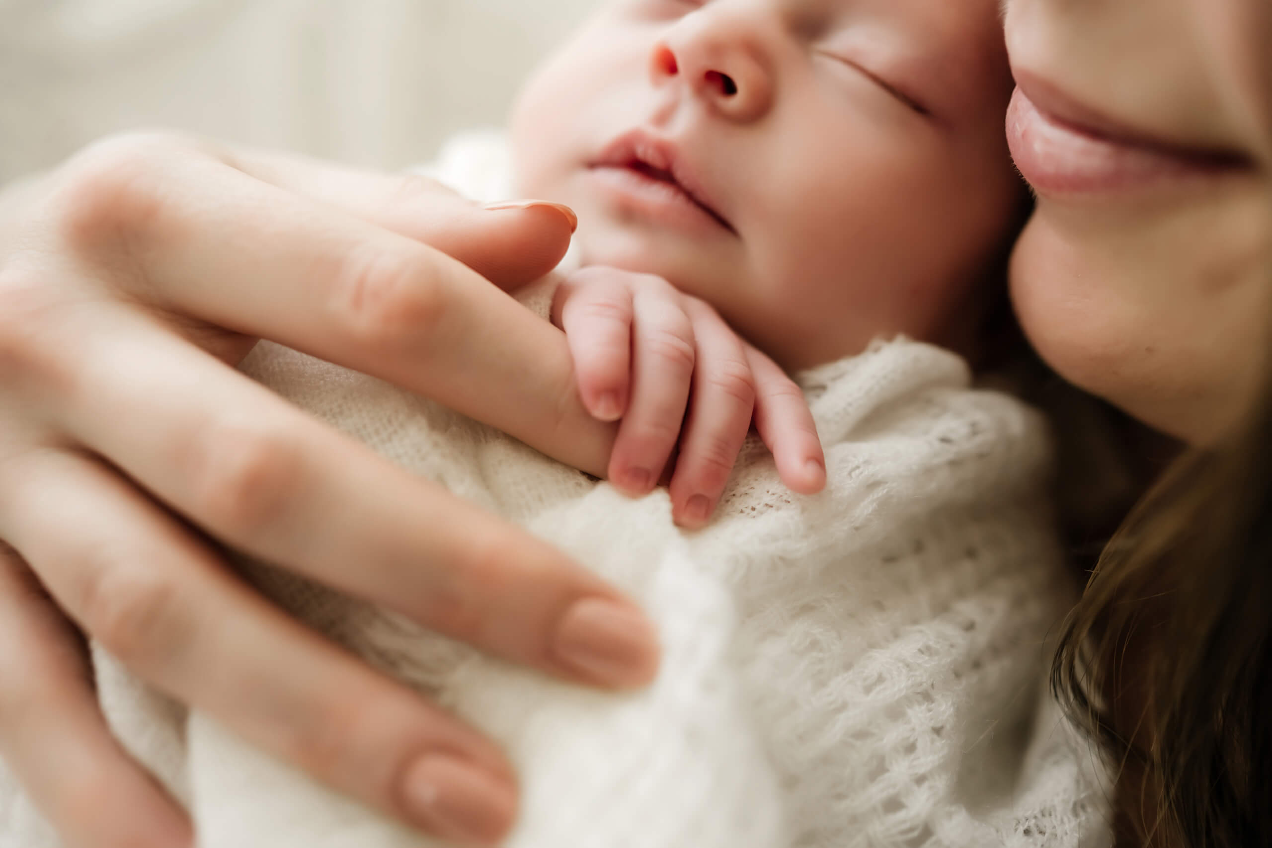 Timeless photo of infant with mom