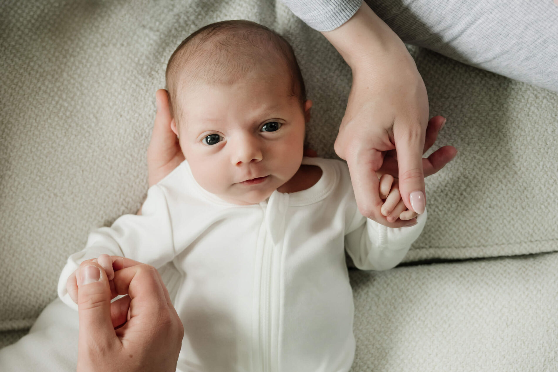 Lifestyle newborn photographer in Bothell WA