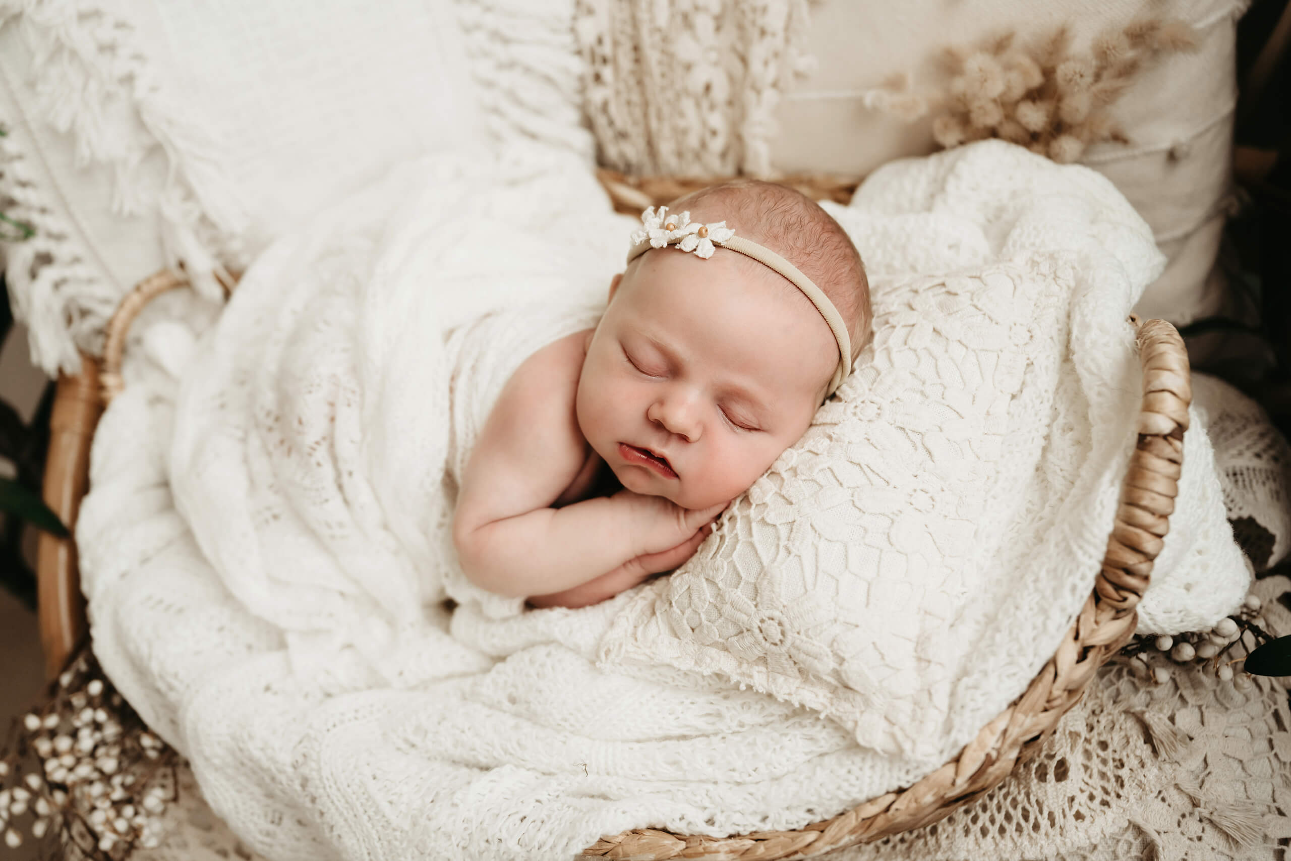 Lifestyle newborn photography in Issaquah WA