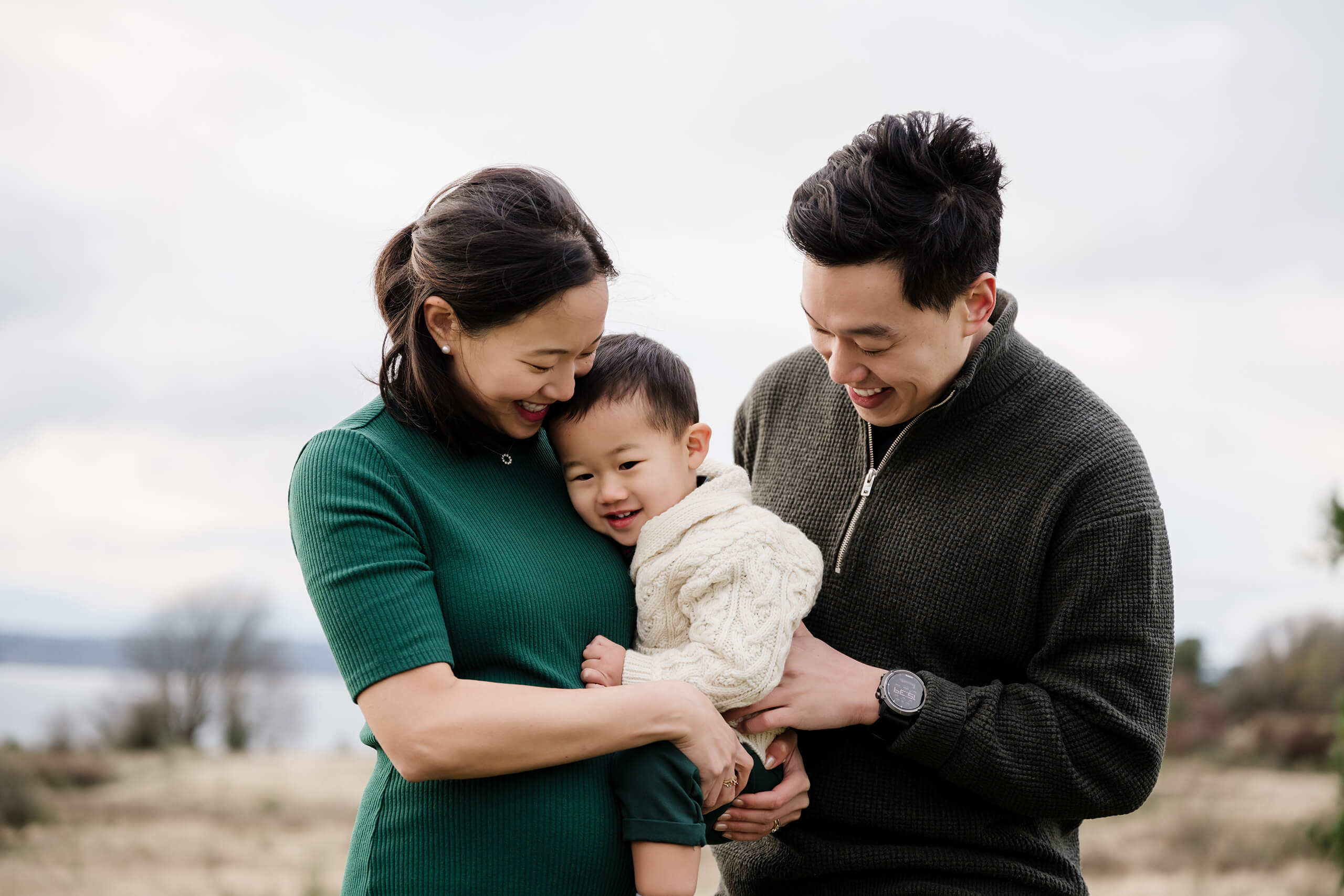 Seattle family photographer working with a family in Seattle Discovery Park