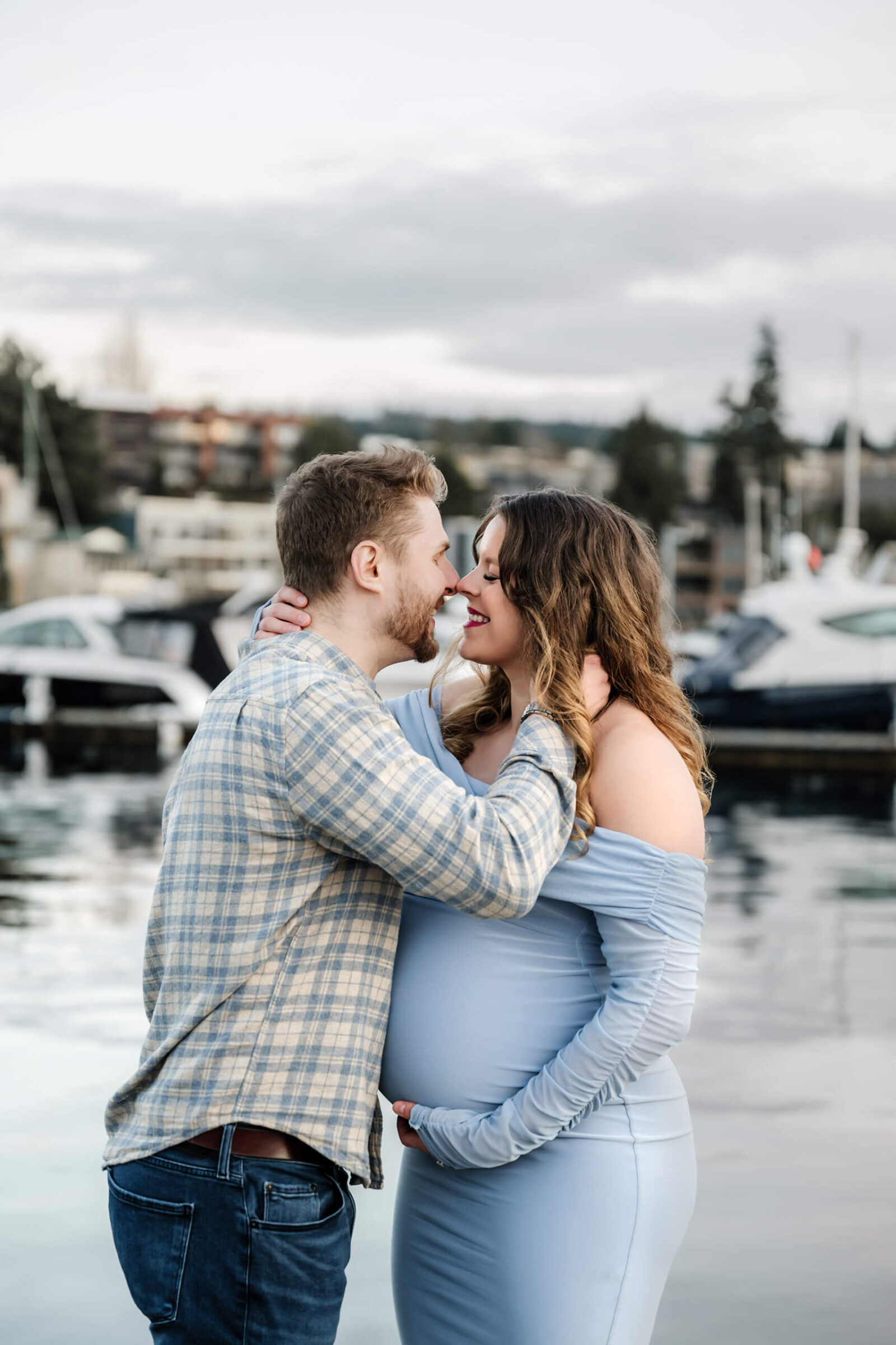 Couples maternity session in Kirkland Marina