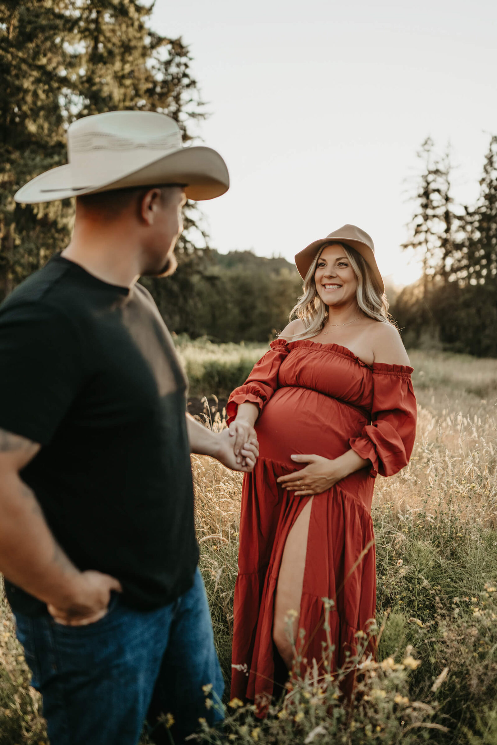 Maternity photographer posing a couple during Seattle photoshoot